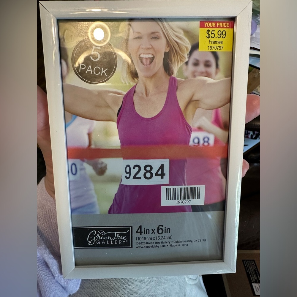 Set of 6 white picture frames 4x6 size